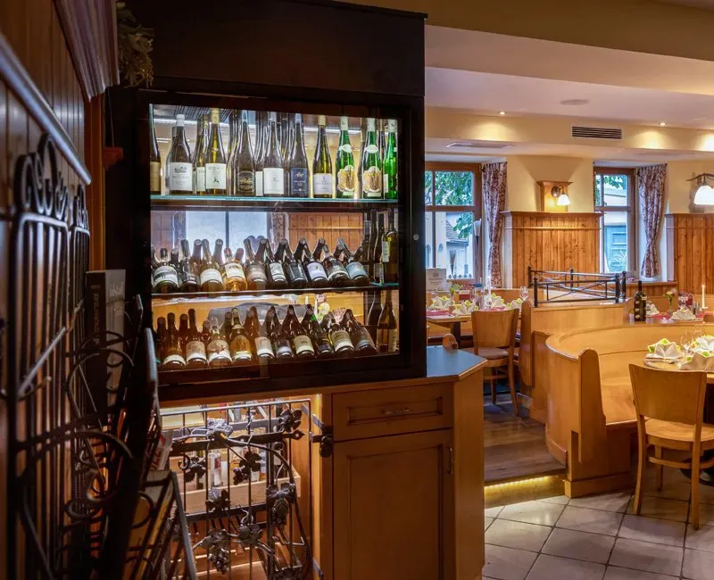 Gastzimmer-Weisses-Rossl-Wirtshaus--Hotel-Muhldorf-Wachau_893.webp
