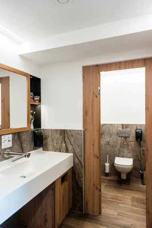 WC_Weisses Rossl Wirtshaus  Hotel Muhldorf Wachau