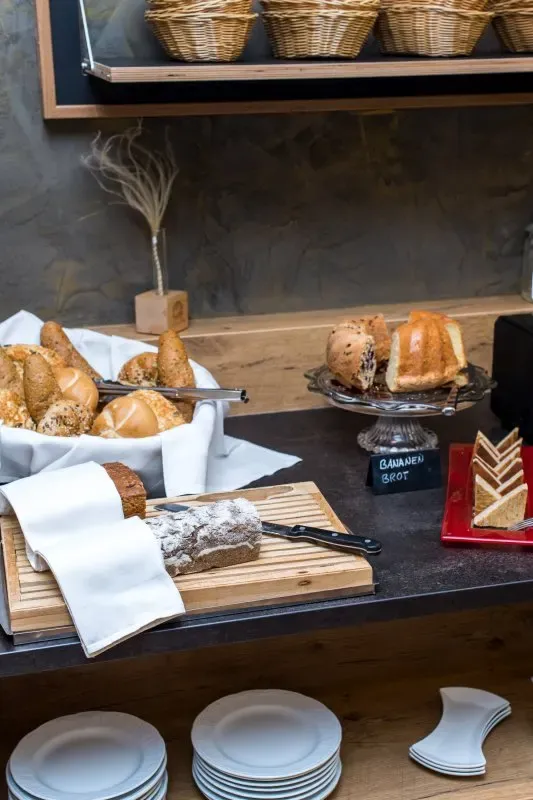 Fruhstucksbuffet Weisses Rossl Wirtshaus Hotel Muhldorf Wachau2
