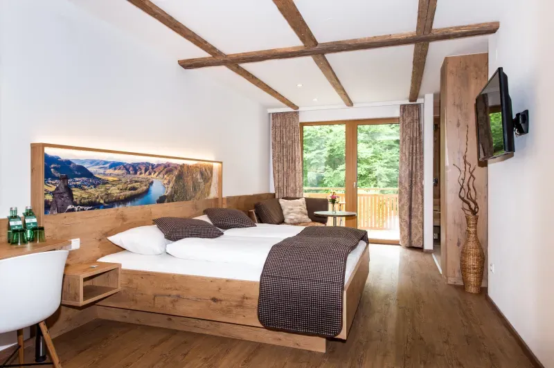 1 Suite Smaragd_2P Weisses Rossl Wirtshaus  Hotel Muhldorf Wachau_1.webp