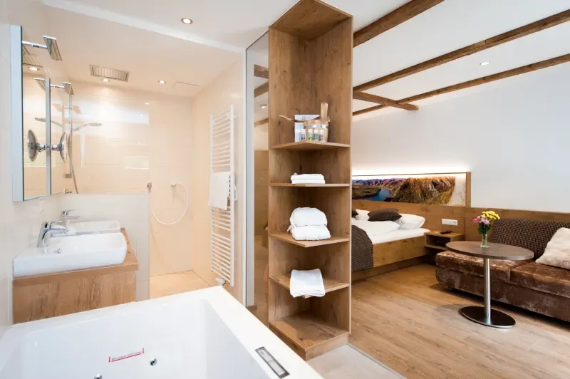 Suite Smaragd Bad Weisses Rossl Wirtshaus Hotel Muhldorf Wachau 64