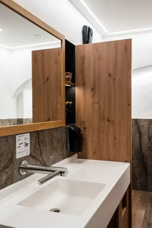 WC_Weisses Rossl Wirtshaus  Hotel Muhldorf Wachau